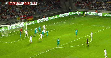 30，诺伊尔神扑.gif