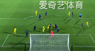 科曼头球1.gif